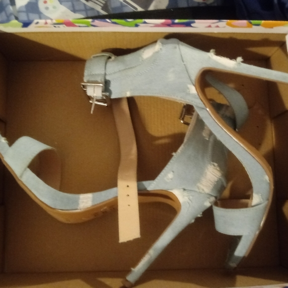 Blue Jean Heels👡 . 8 1/2 Brand New - Picture 2 of 2
